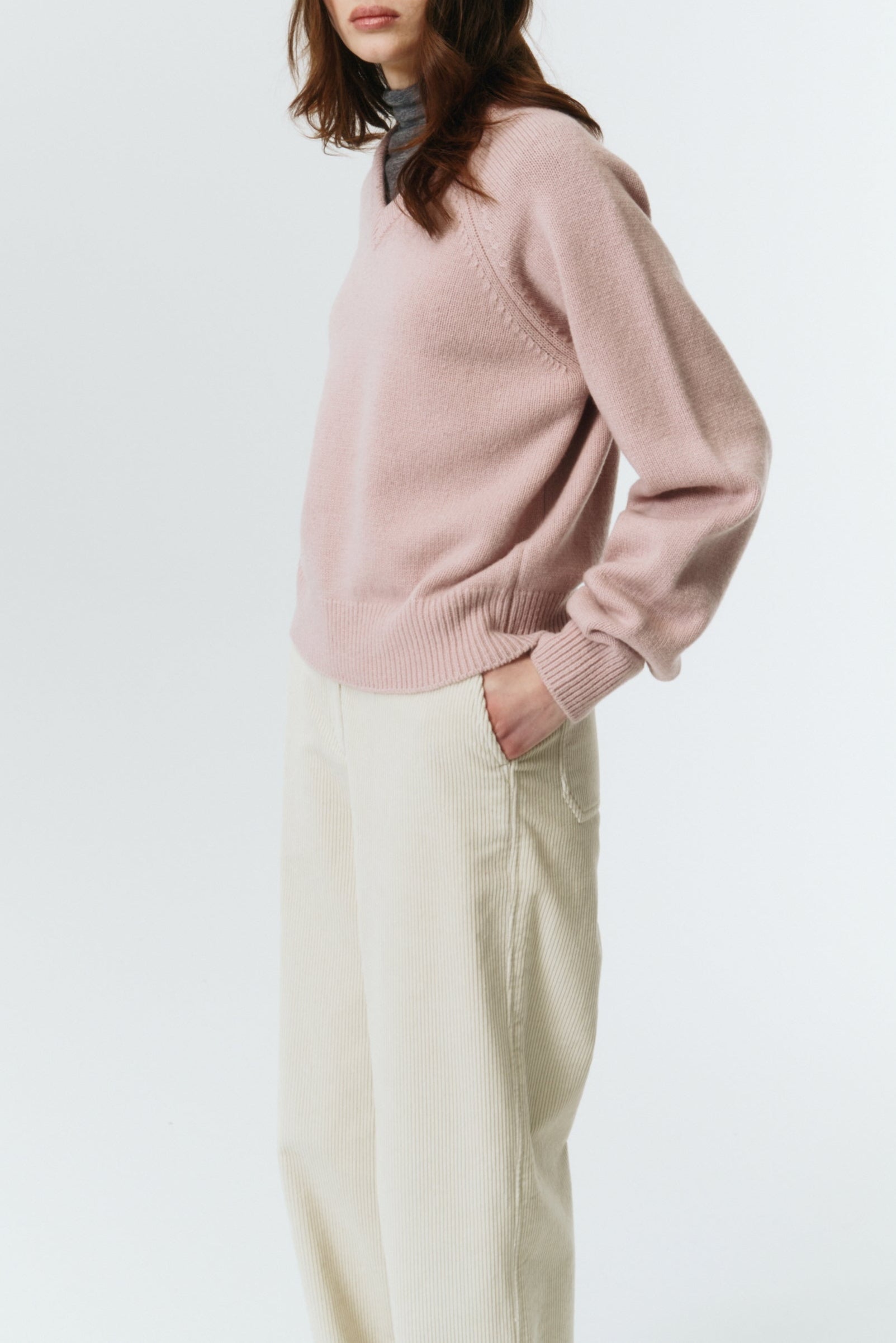 UNISEX SOFT VOLUME V-NECK SWEATER