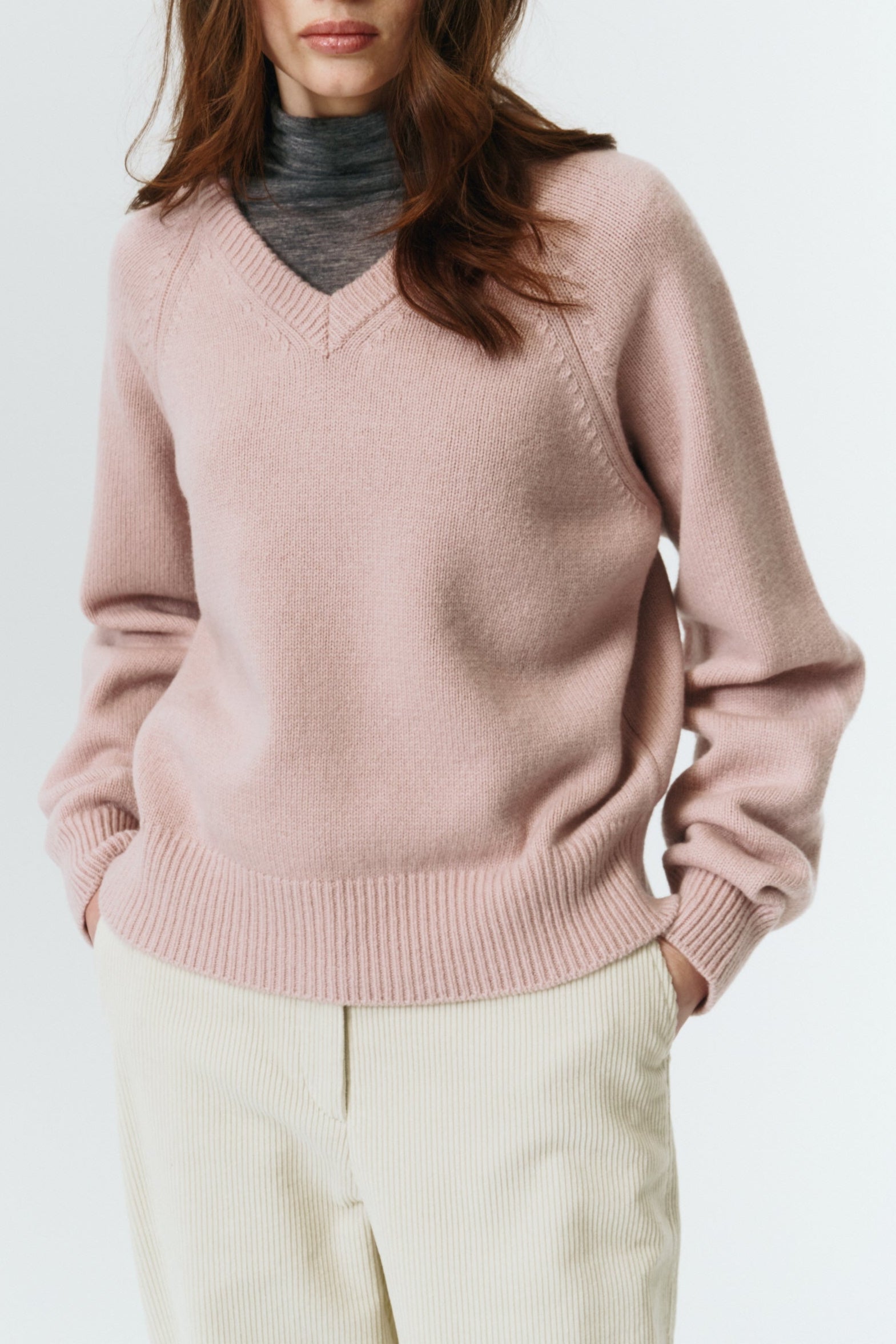 UNISEX SOFT VOLUME V-NECK SWEATER