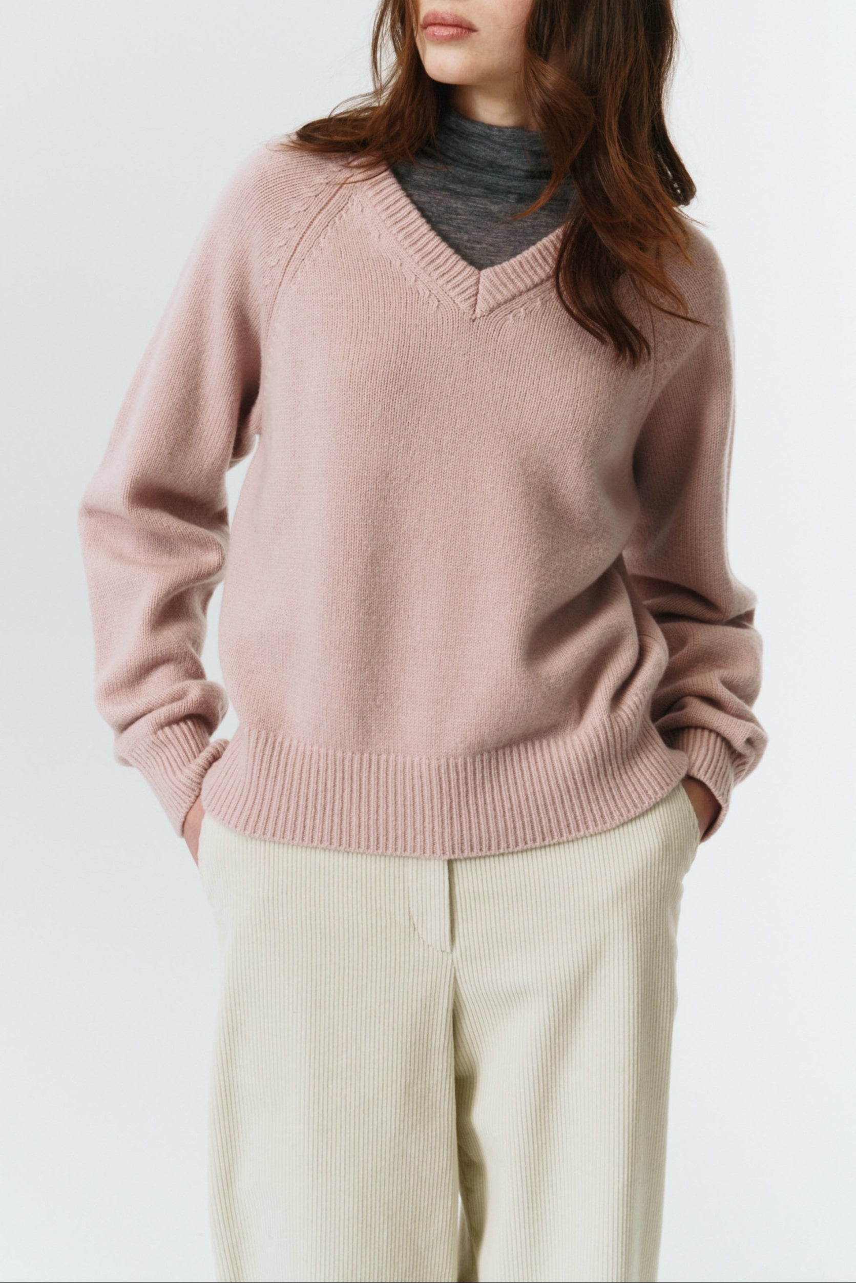 UNISEX SOFT VOLUME V-NECK SWEATER