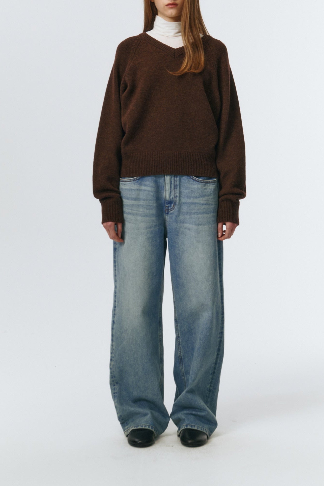 UNISEX SOFT VOLUME V-NECK SWEATER