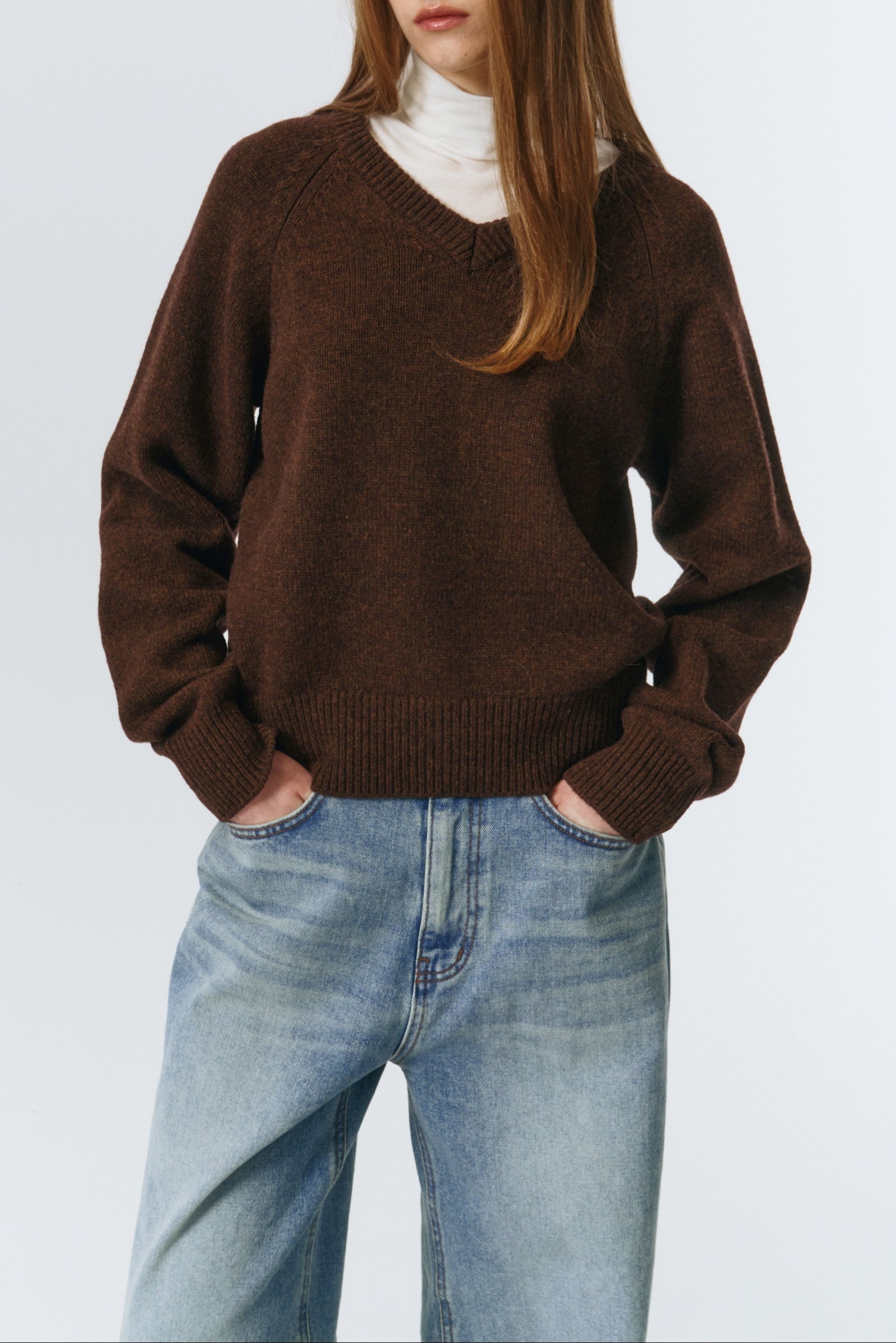 UNISEX SOFT VOLUME V-NECK SWEATER