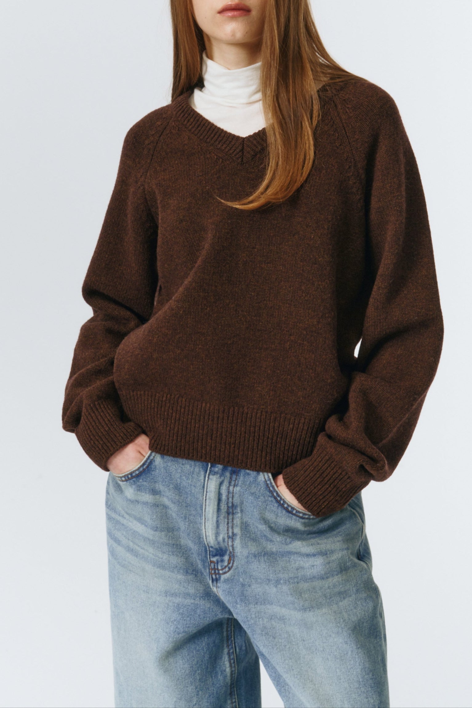 UNISEX SOFT VOLUME V-NECK SWEATER