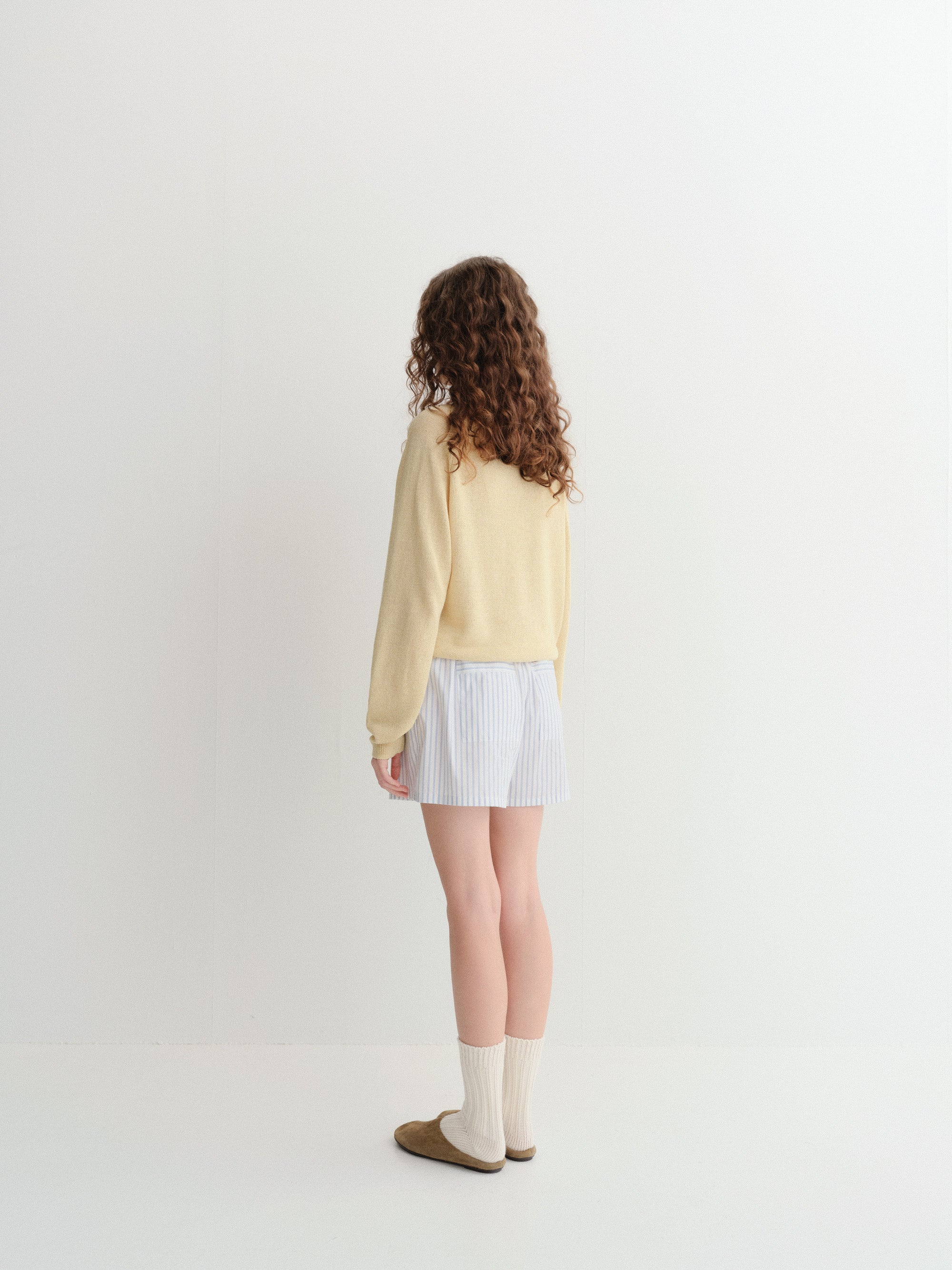 UNISEX V-NECK SWEATER