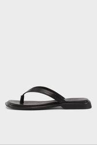 Vagabond Izzy thong sandal black Sleek flip-flops square toe black leather 5913-401-20 PIPE AND ROW