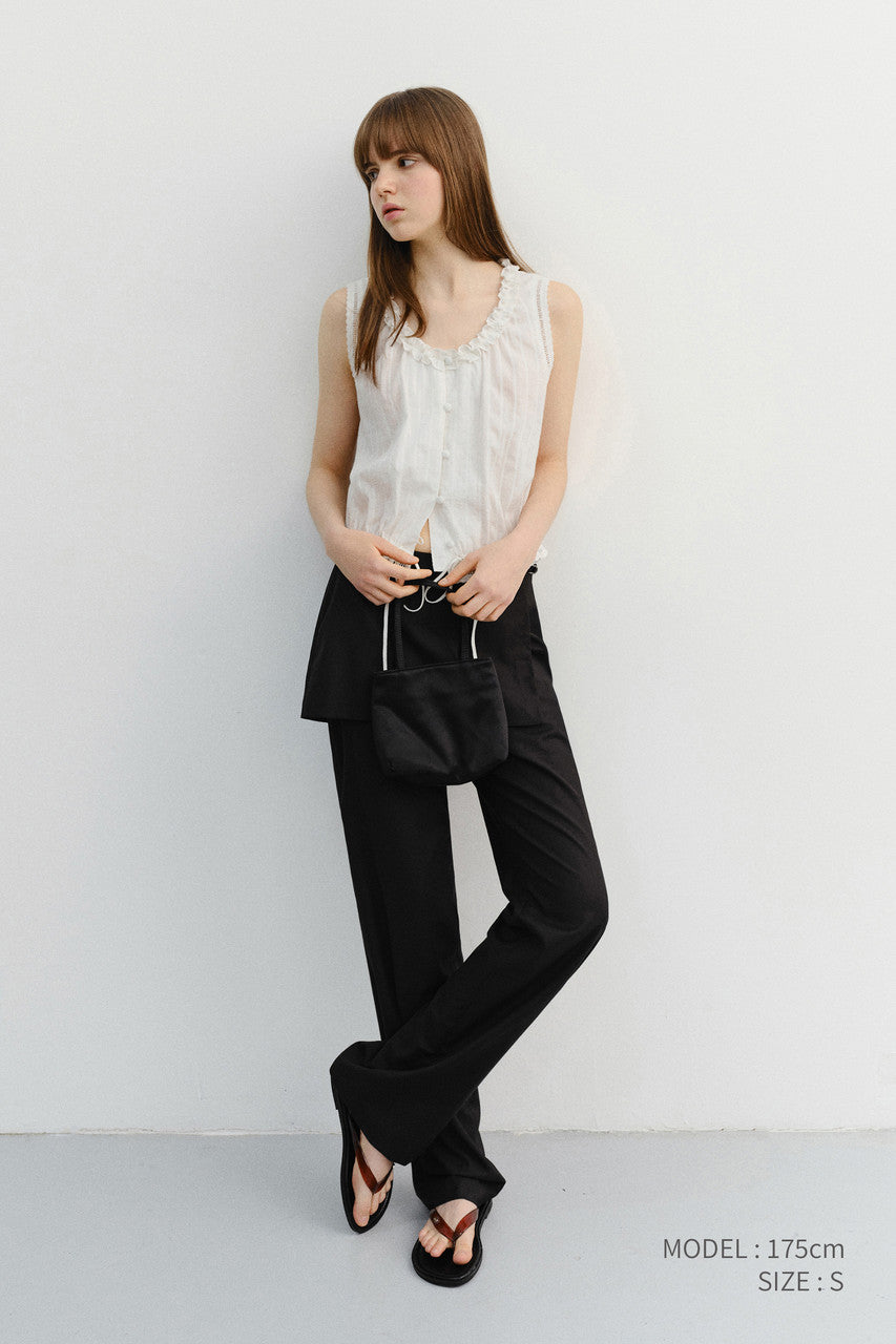 FRILLED SLEEVELESS BLOUSE