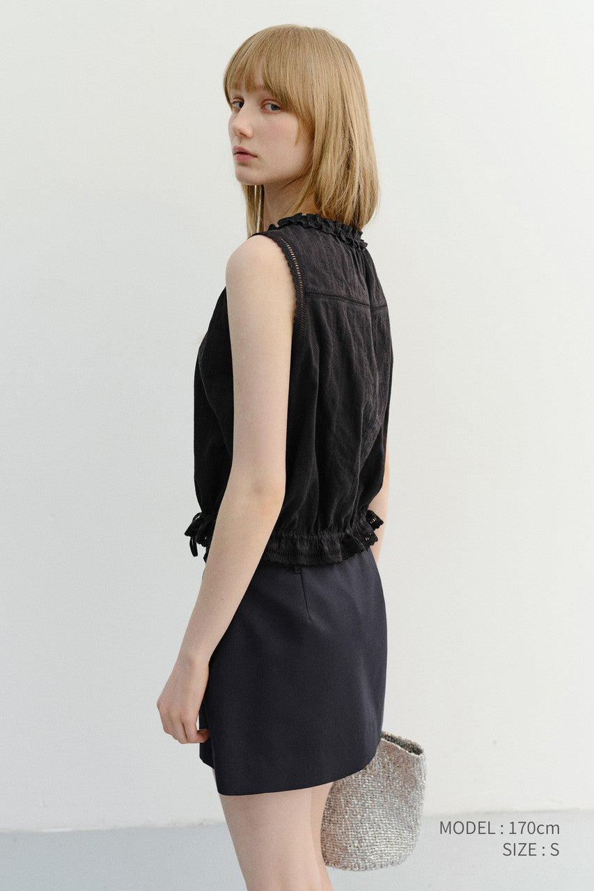 FRILLED SLEEVELESS BLOUSE