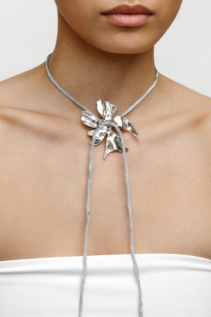 FLOWER CORD NECKLACE