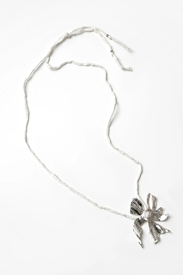 Buy Gorgeous floral pendant silver necklace Online. – Odette