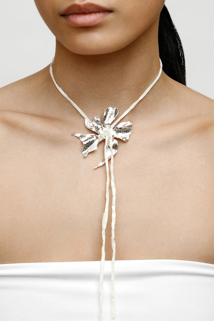 FLOWER CORD NECKLACE