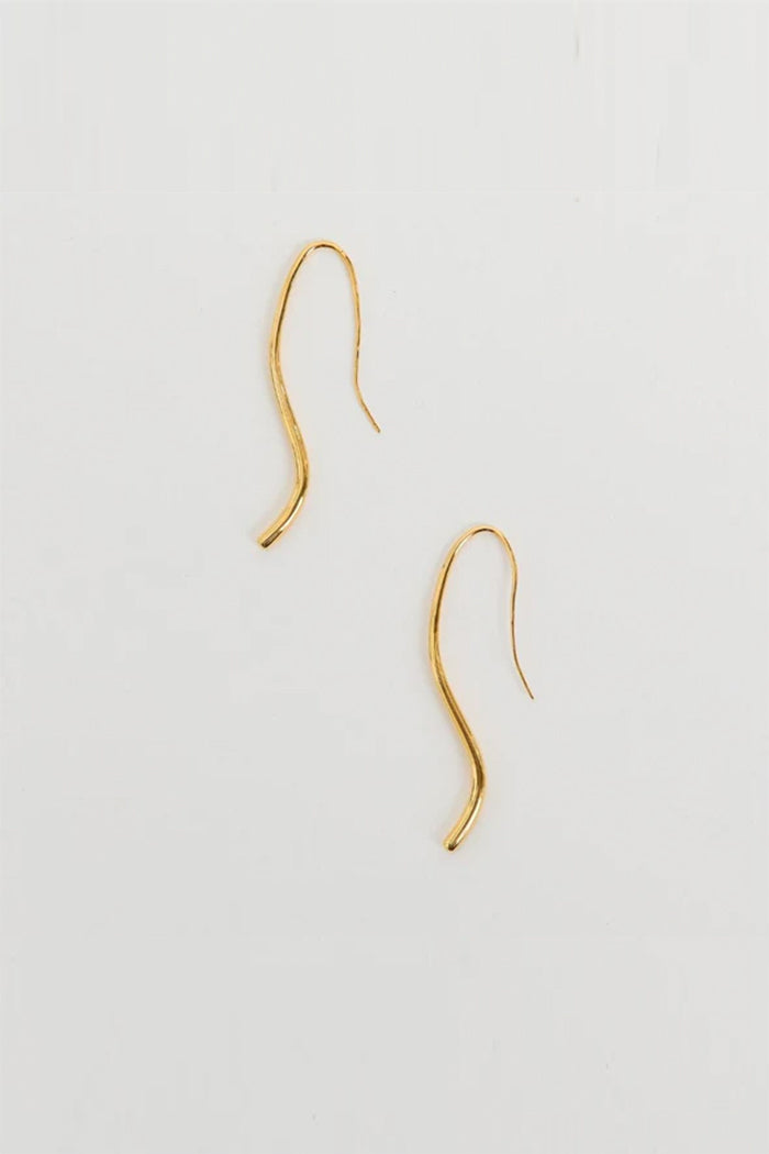 Heaven Mayhem Lenora drop sleek fluid Earrings gold | Pipe and Row