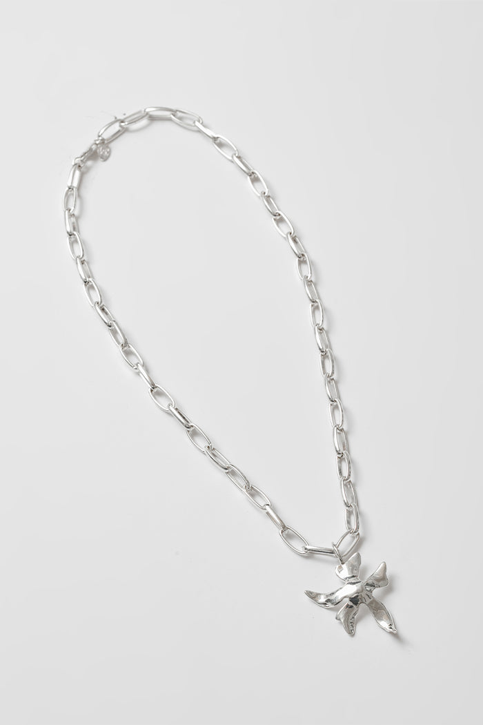 Wolf Circus chunky chain Lilah flower pendant necklace silver | Pipe and Row 