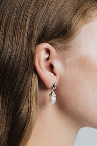 Wolf Circus pearl drop earrings silver. WC-E-PEARLDROP-S PIPE AND ROW