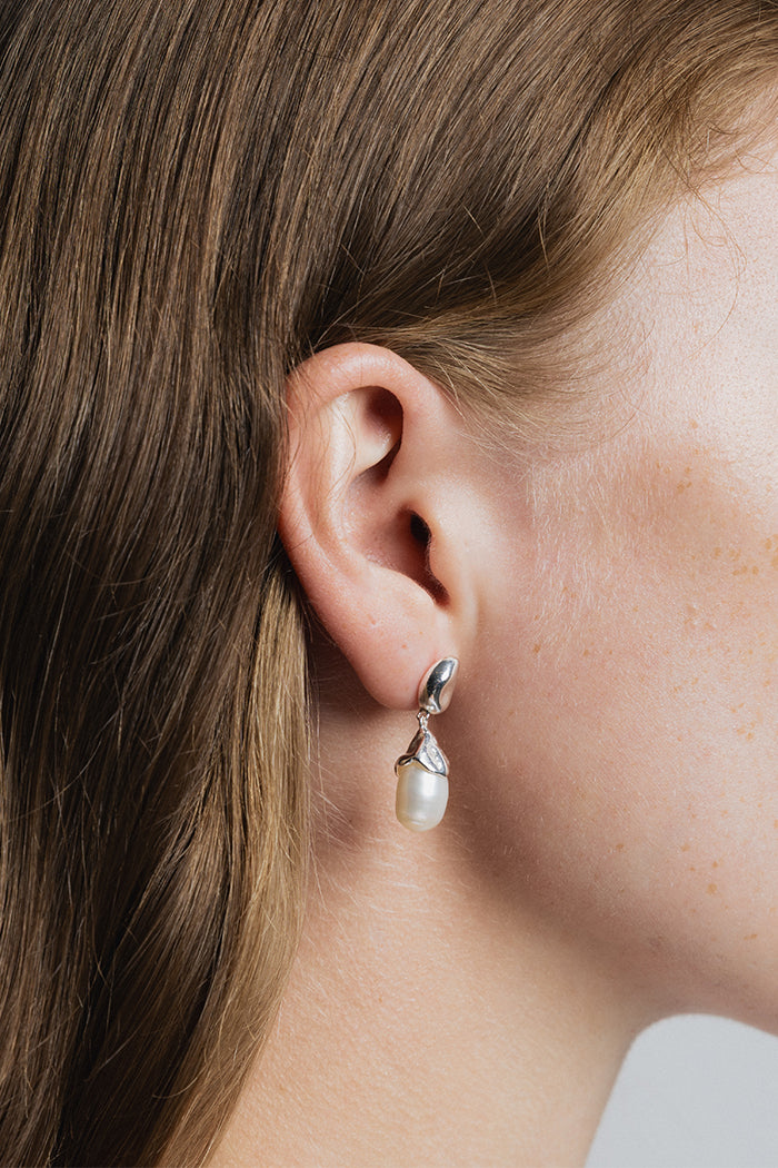 Wolf Circus pearl drop earrings silver. WC-E-PEARLDROP-S PIPE AND ROW