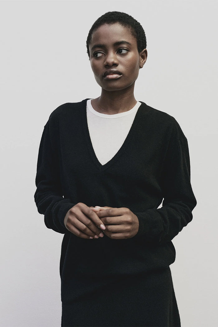 CASHMERE V-NECK KNIT SWEATER
