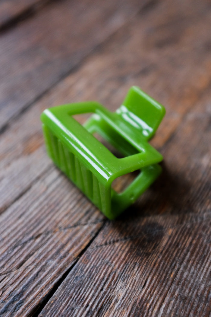 SMALL SQUARE HAIR CLAW LIME