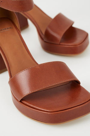 Brown platform sandals hi-res stock photography and images - Alamy