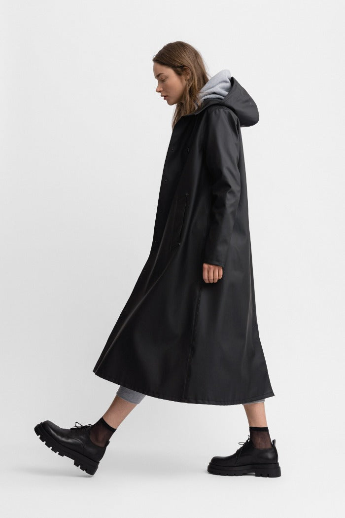 Stutterheim Mosebacke long raincoat black flowing A-line women | PIPE AND ROW boutique