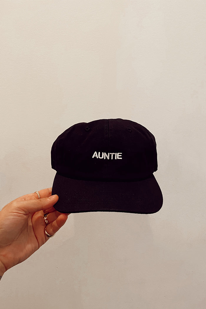 AUNTIE HAT