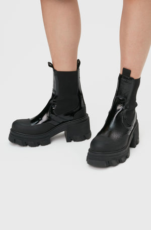 CLEATED HEELED MID CHELSEA BOOT