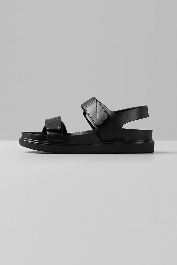 Vagabond Erin platform sandal velcro black leather | Pipe and Row ...