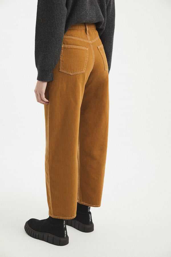 Rita Row Ludwig High Waisted Jeans with Contrast Stitching in Mustard Brown | Pipe and Row Mustard / L(40)