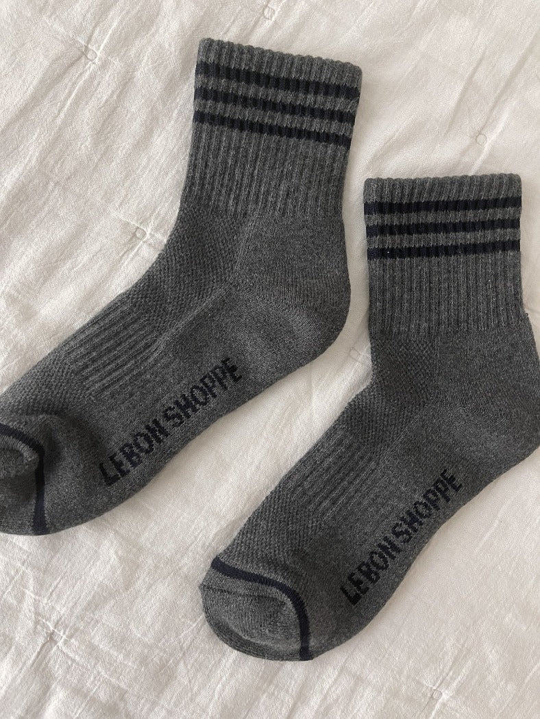 Le Bon Shoppe Girlfriend ribbed socks grey soot dark stripe | Pipe and Row
